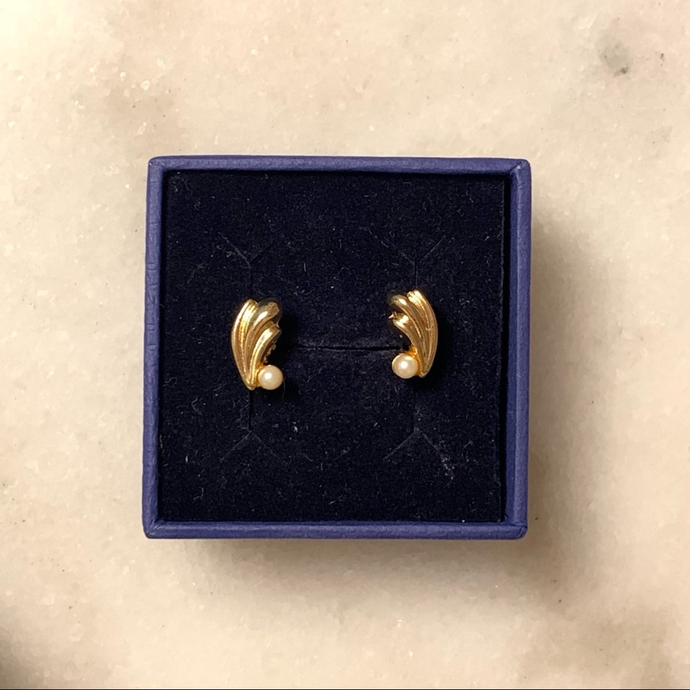 Vintage pearl with angel wings clip on earrings